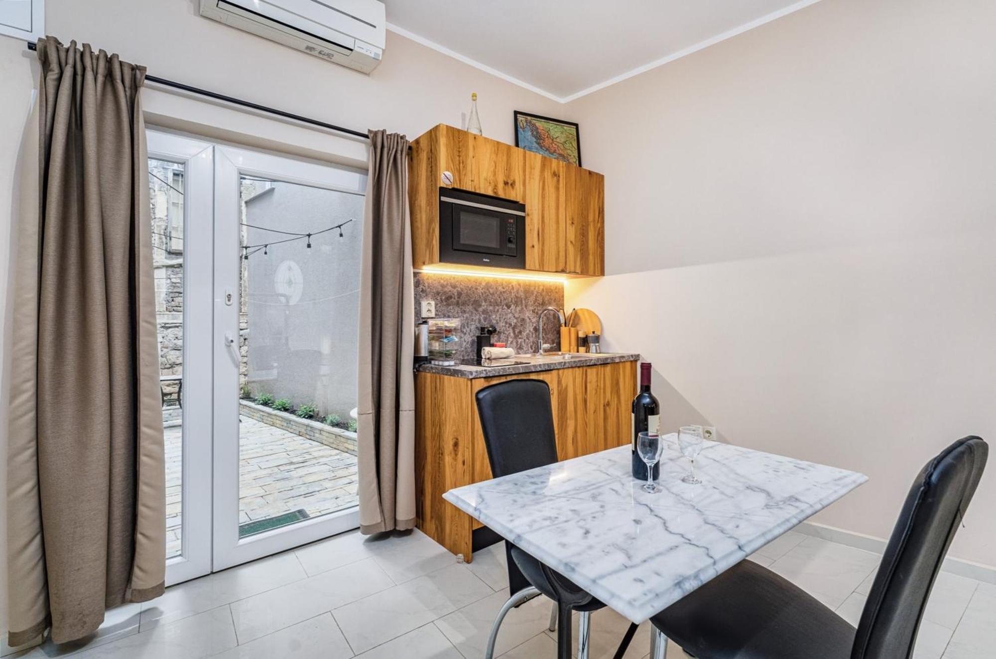 Samm Apartments Шибеник Экстерьер фото